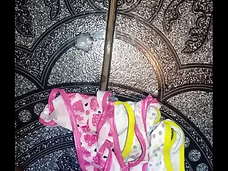 Gozada nas calcinhas da cunhadinha